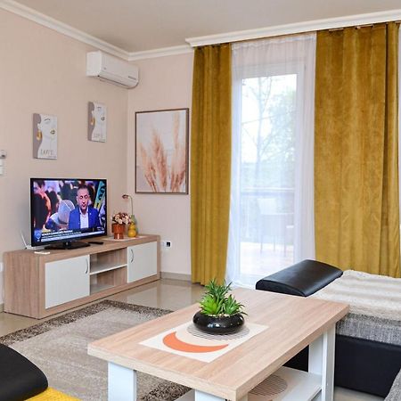 Unicum Apartman Hajdúszoboszló Buitenkant foto