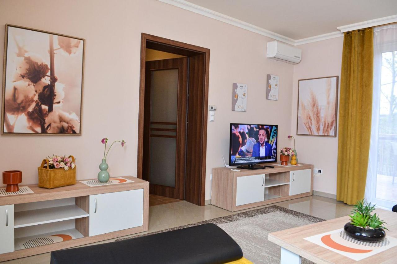 Unicum Apartman Hajdúszoboszló Buitenkant foto