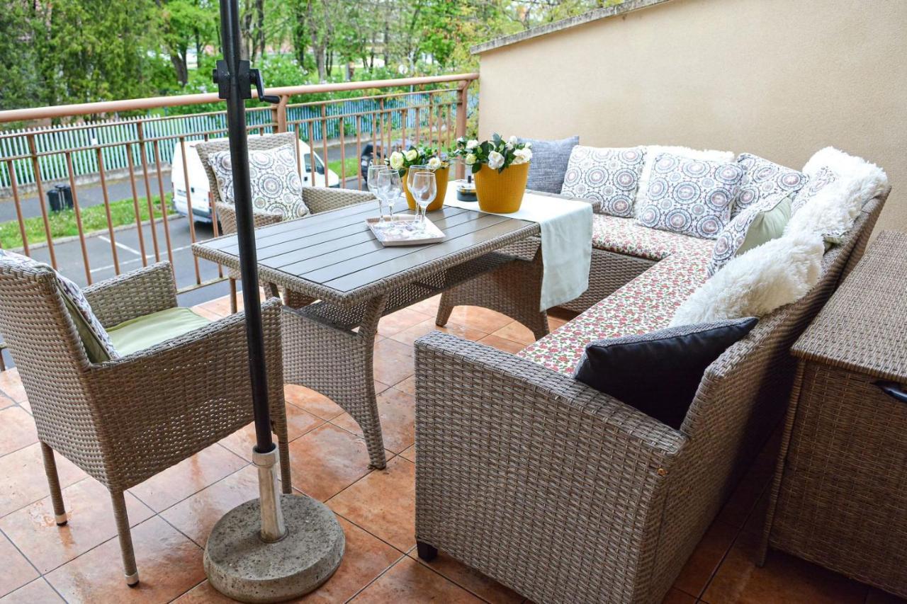 Unicum Apartman Hajdúszoboszló Buitenkant foto