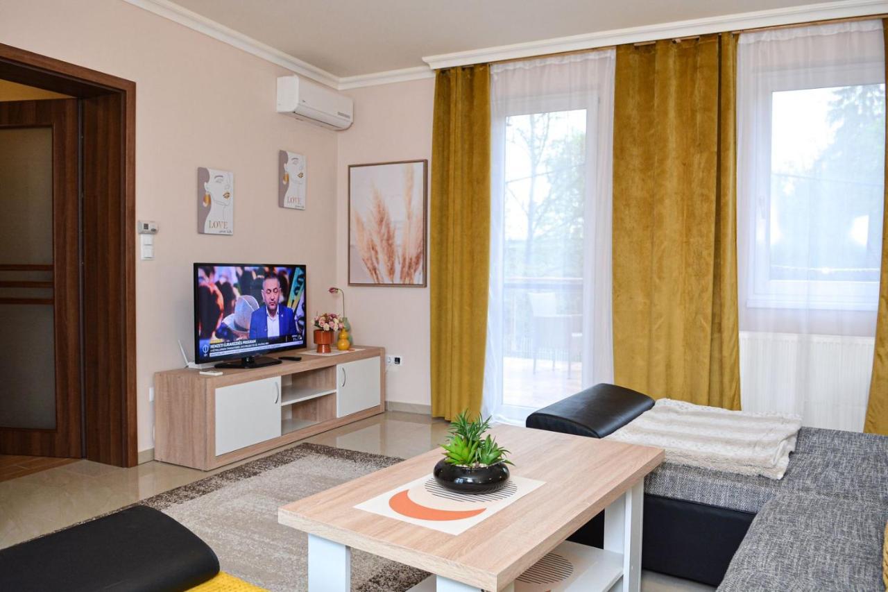 Unicum Apartman Hajdúszoboszló Buitenkant foto