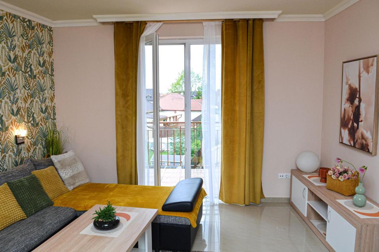 Unicum Apartman Hajdúszoboszló Buitenkant foto