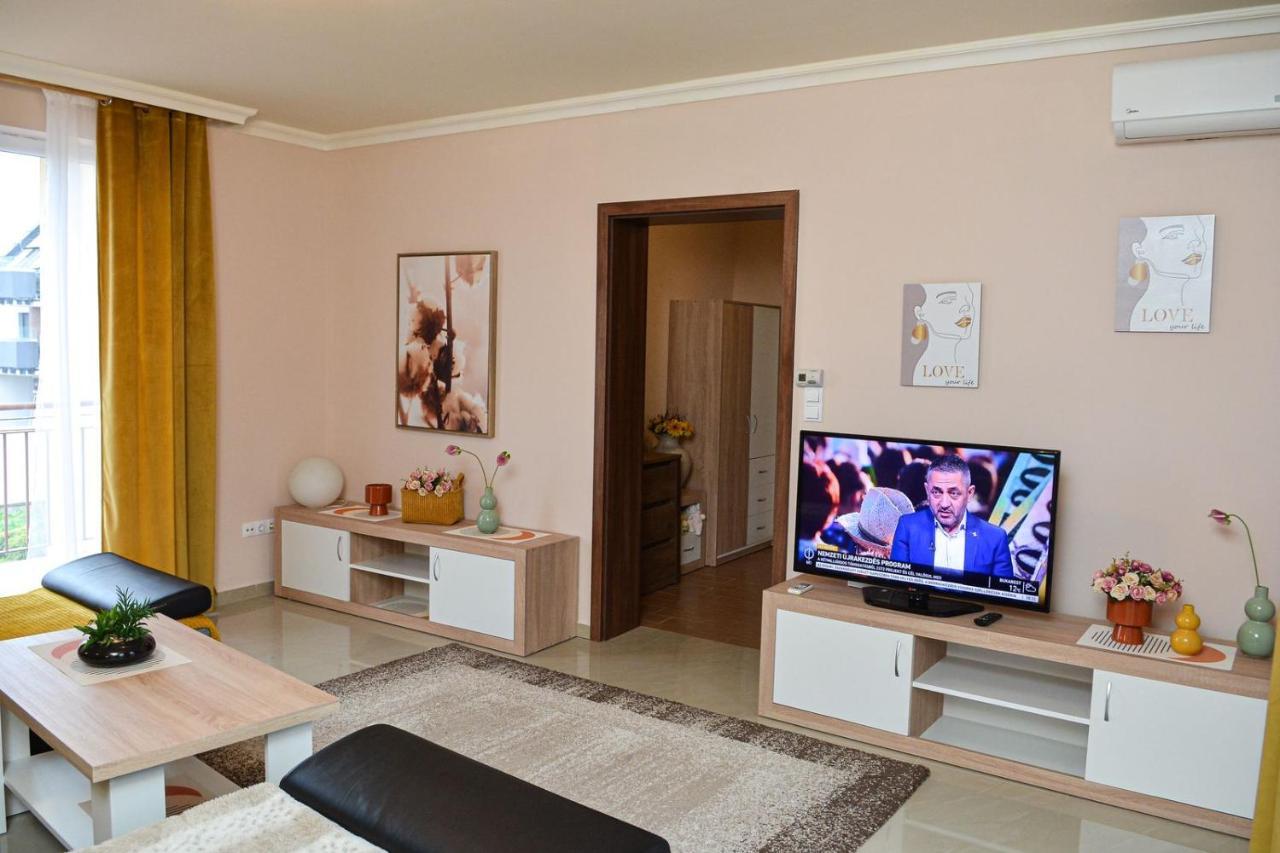 Unicum Apartman Hajdúszoboszló Buitenkant foto