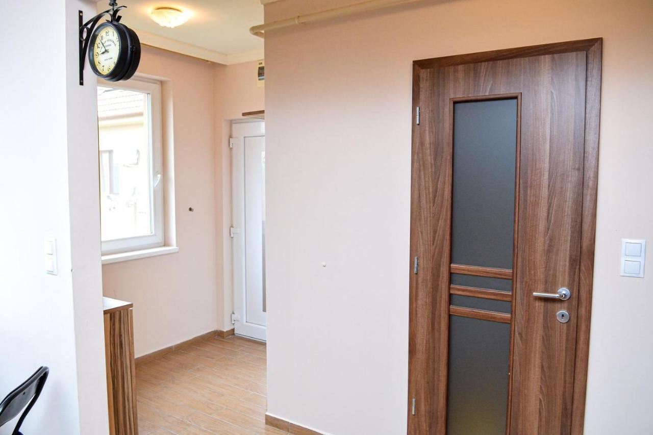 Unicum Apartman Hajdúszoboszló Buitenkant foto