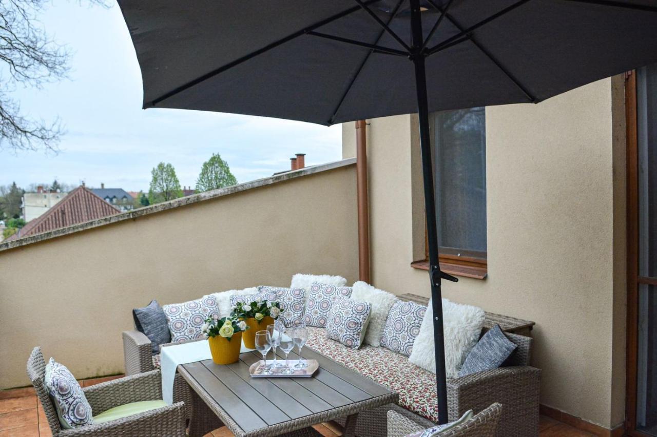 Unicum Apartman Hajdúszoboszló Buitenkant foto