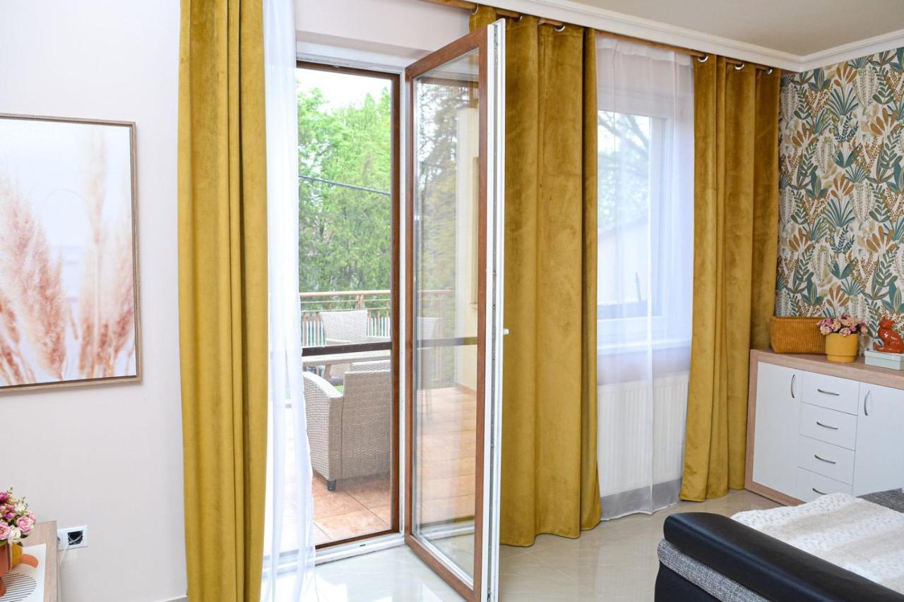 Unicum Apartman Hajdúszoboszló Buitenkant foto