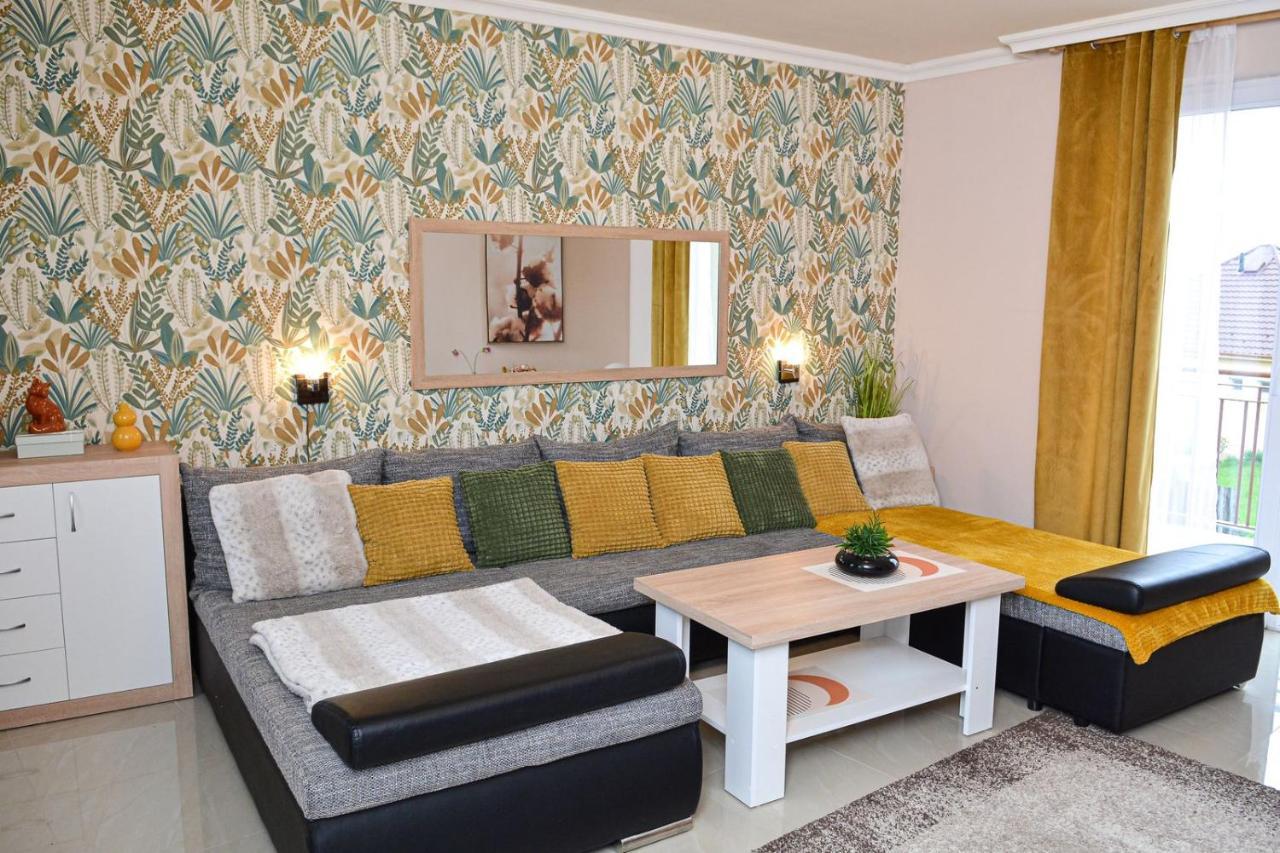 Unicum Apartman Hajdúszoboszló Buitenkant foto