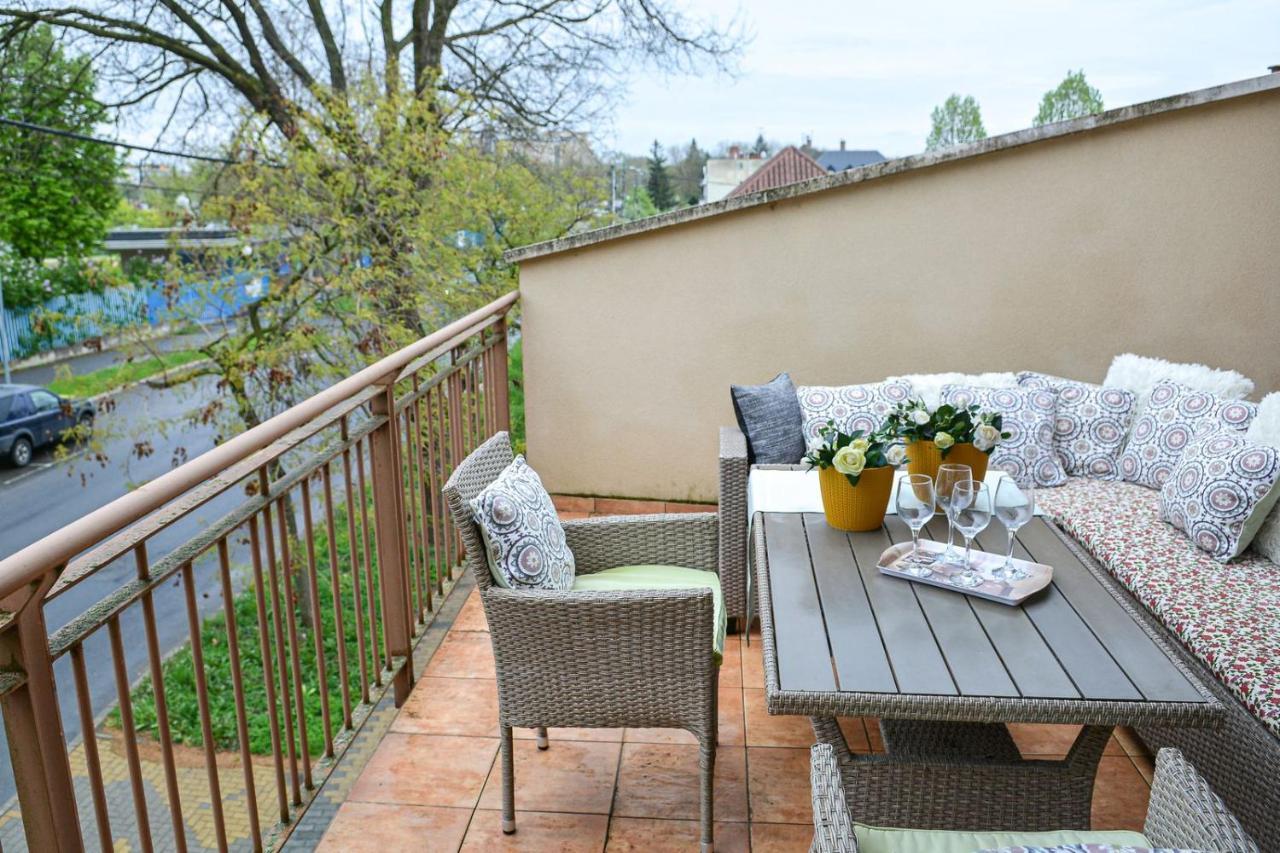 Unicum Apartman Hajdúszoboszló Buitenkant foto